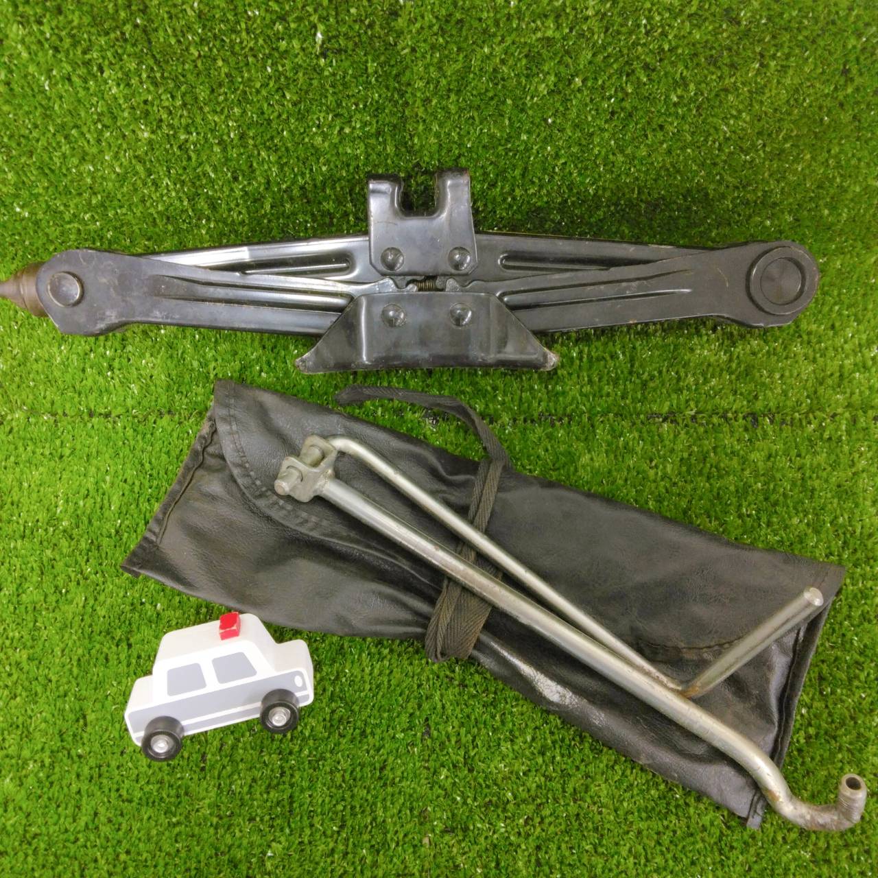 ジャッキ 工具付き 川崎工業株式会社 1.1トン(中古)