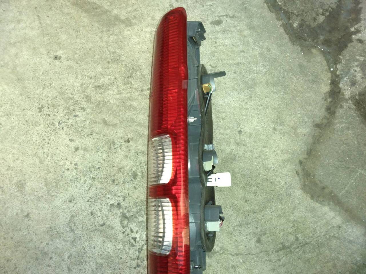 テールランプ ハイエース200系純正(R)KDH200V で使用(中古)