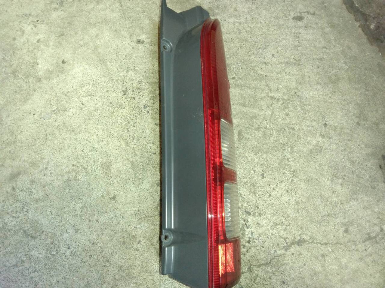 テールランプ ハイエース200系純正(R)KDH200V で使用(中古)