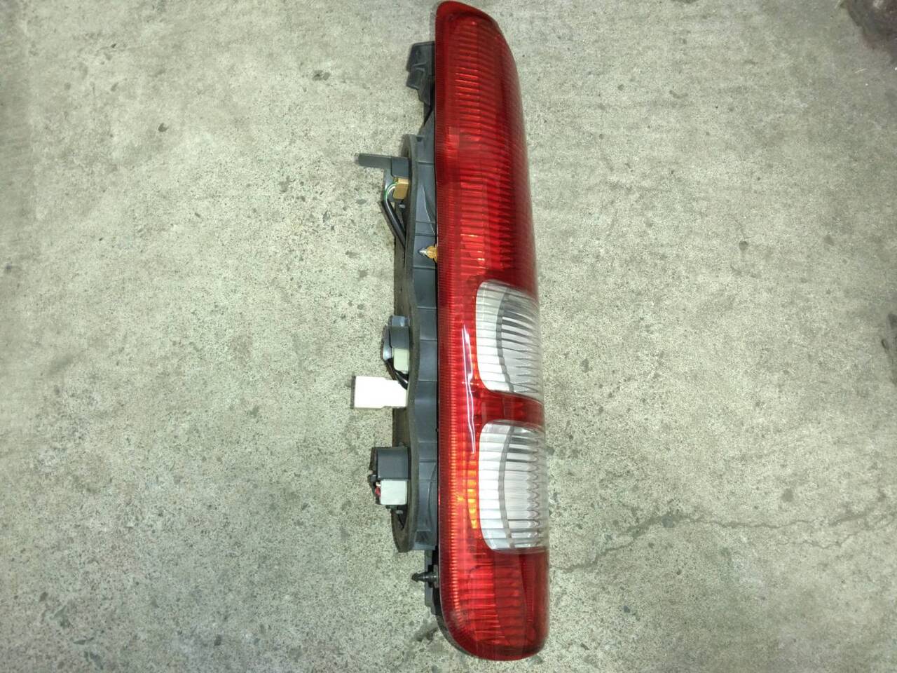 テールランプ ハイエース200系純正(L)KDH200V で使用(中古)