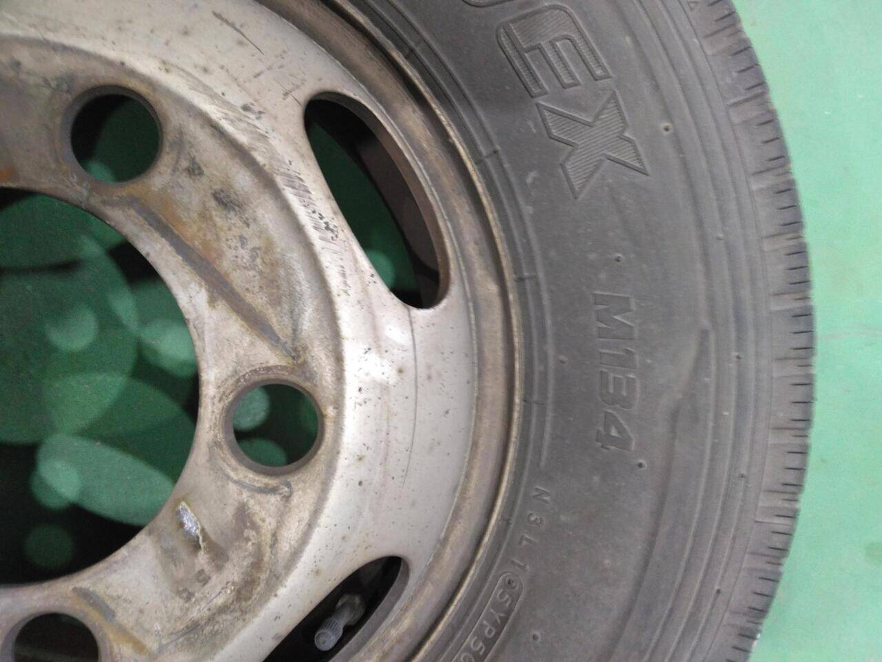 弥富纏め売り タイヤ 1本 TOYO 195/85R15 113/111N LT (中古)