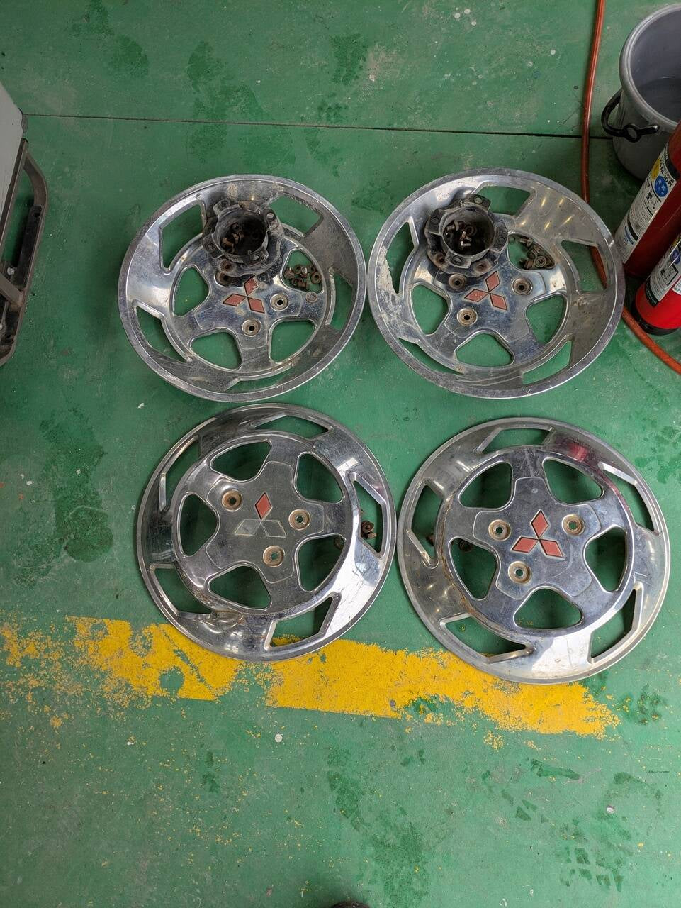 ホイールキャップ 三菱キャンターダンプ KC-FE518BD で使用(中古)