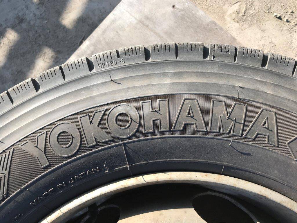 弥富纏め売り タイヤ スタッドレス4本 YOKOHAMA 245/70R19,5 136/134J(中古)