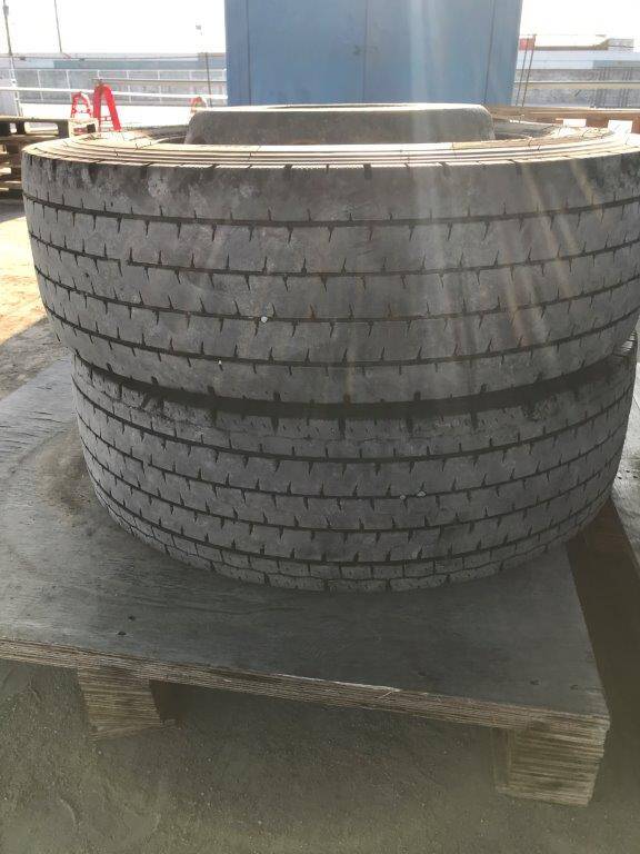 弥富纏め売り タイヤ スタッドレス4本 YOKOHAMA 245/70R19,5 136/134J(中古)