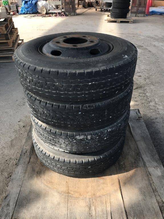 弥富纏め売り タイヤ スノー4本 ブリジストン 195/85R16 114/112L LT (中古)