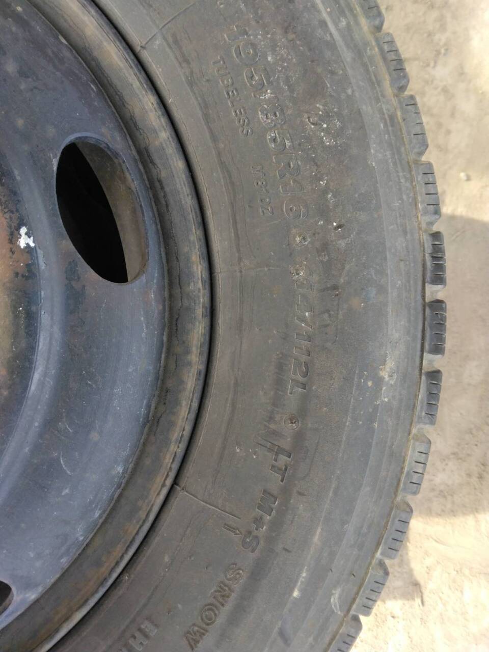 弥富纏め売り タイヤ スノー4本 ブリジストン 195/85R16 114/112L LT (中古)
