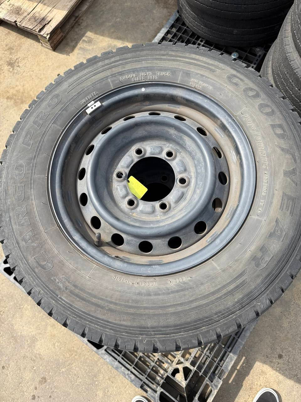 (棚卸まとめ売り)タイヤ 4本 Goodyear 195/80R15(中古)