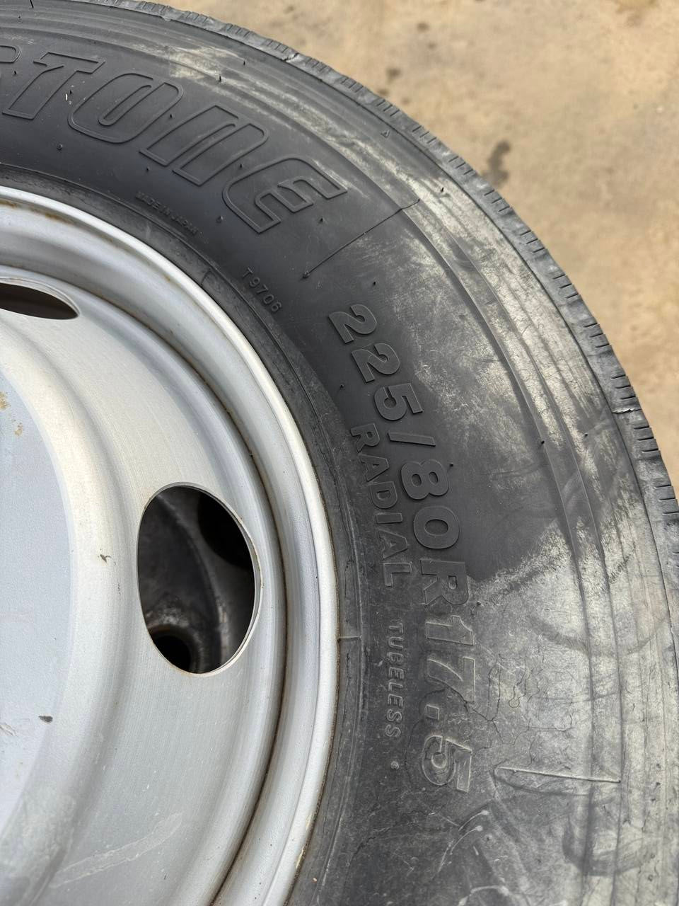 (棚卸まとめ売り)タイヤ 4本 【Bridgestone R225】【225/80R17.5】(中古)
