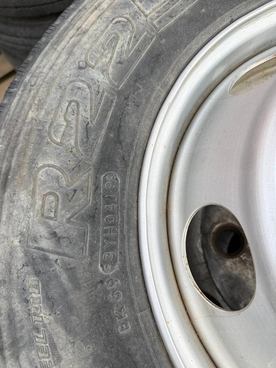 (棚卸まとめ売り)タイヤ 4本 【Bridgestone R225】【225/80R17.5】(中古)