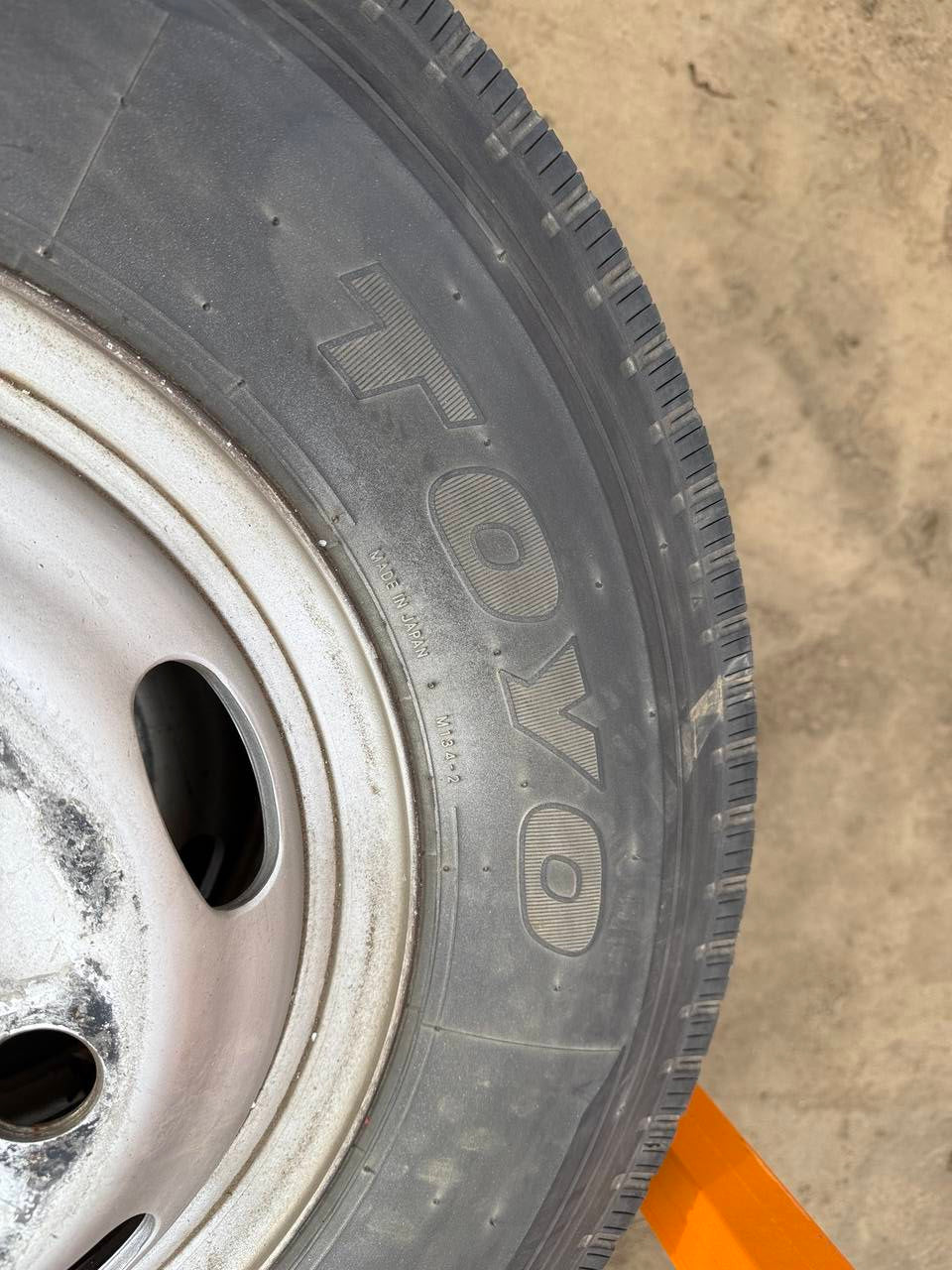 (棚卸まとめ売り)タイヤ 3本 TOYO DELVEX 7.00R16LT(中古)