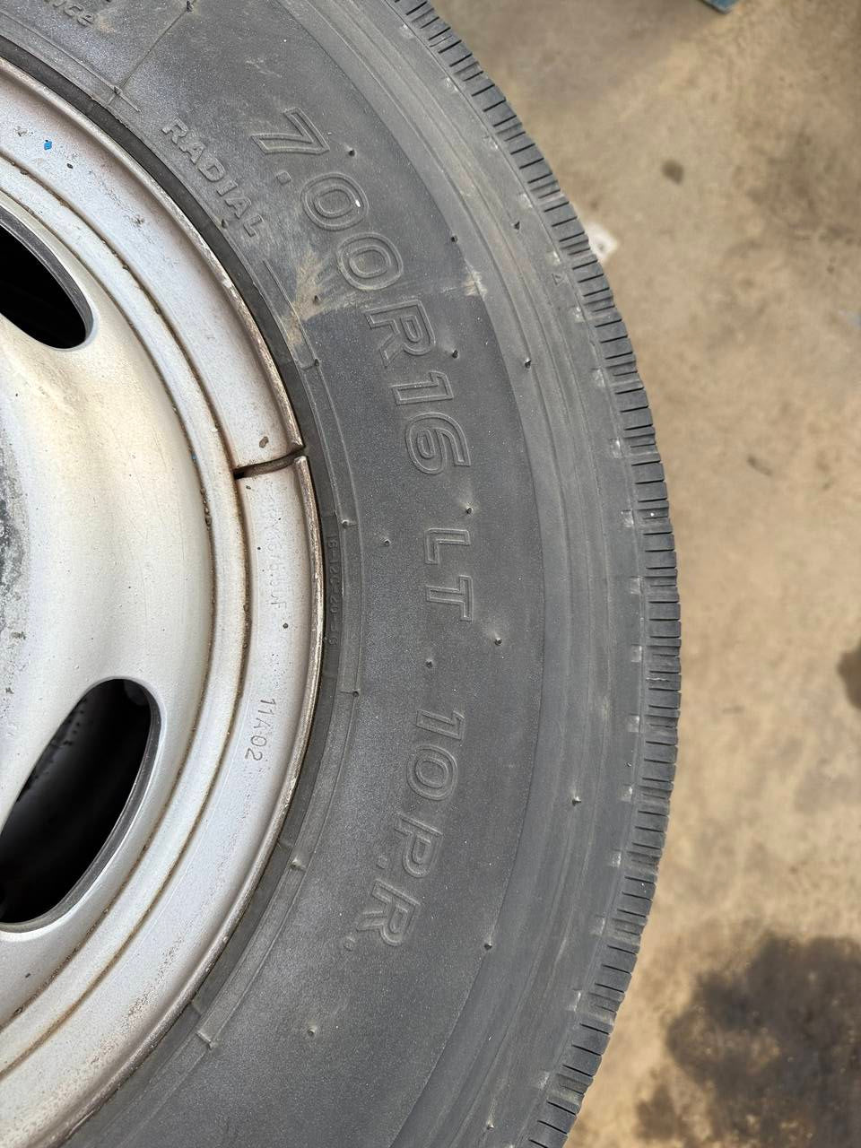 (棚卸まとめ売り)タイヤ 3本 TOYO DELVEX 7.00R16LT(中古)