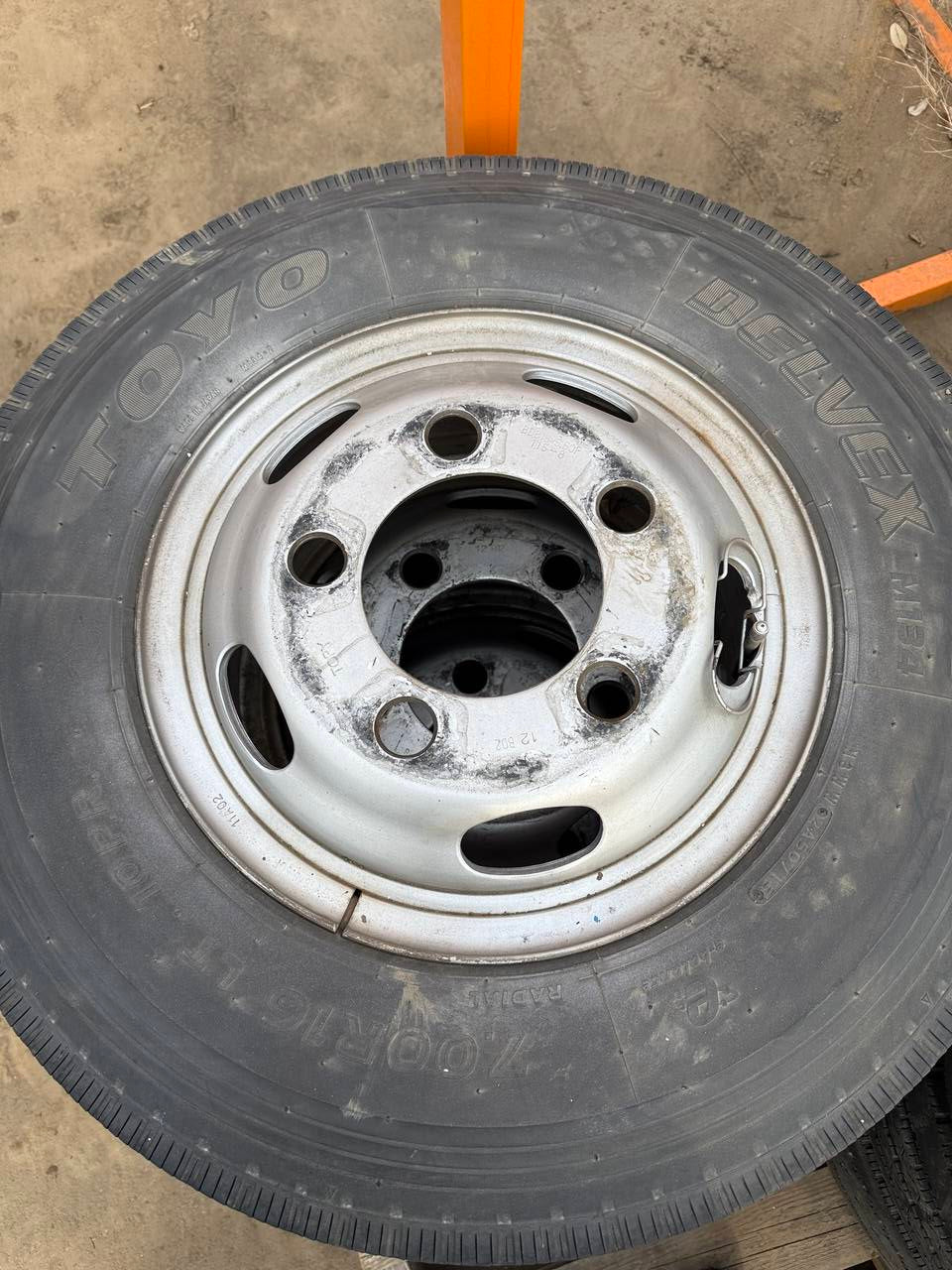 (棚卸まとめ売り)タイヤ 3本 TOYO DELVEX 7.00R16LT(中古)