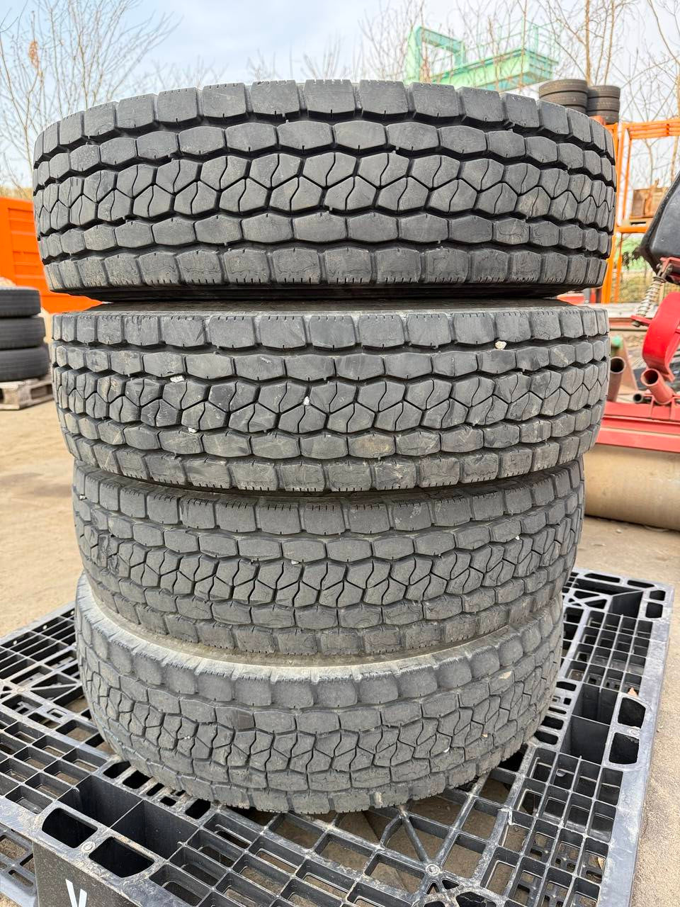 (棚卸まとめ売り)タイヤ 4本 【BRIDGESTONE】【225/80R17.5】(中古)