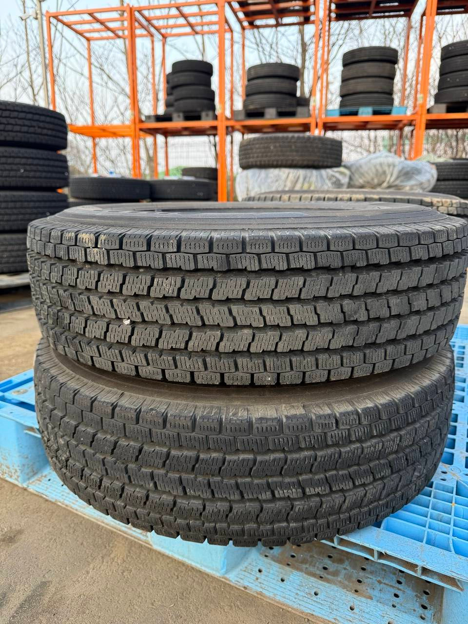 (棚卸まとめ売り)タイヤ 4本 【YOKOHAMA】【195/80R15】(中古)