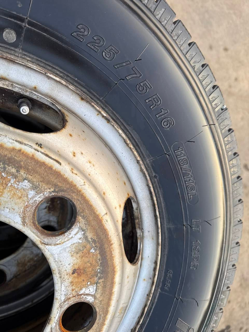 (棚卸まとめ売り)タイヤ 5本 【YOKOHAMA】【225/75R16】(中古)