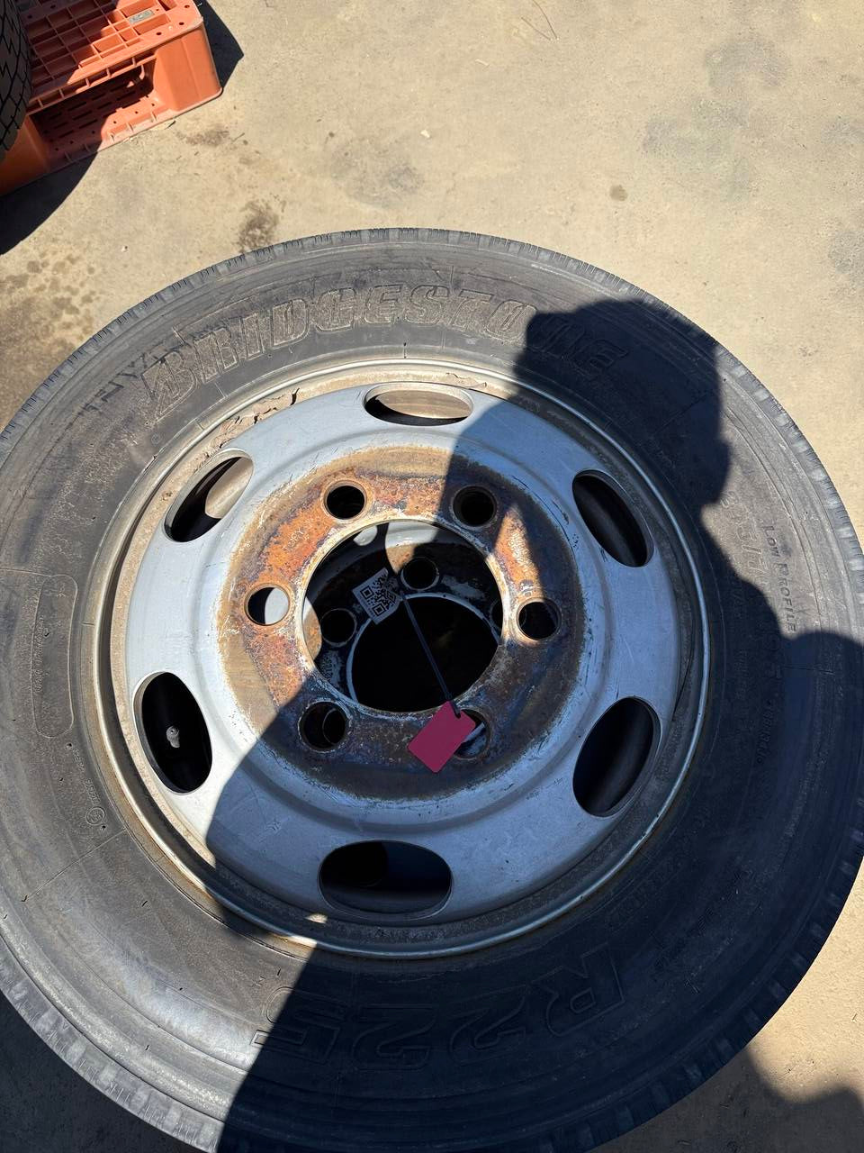 (棚卸まとめ売り)タイヤ 2本 【Bridgestone】【245/70R19.5】(中古)