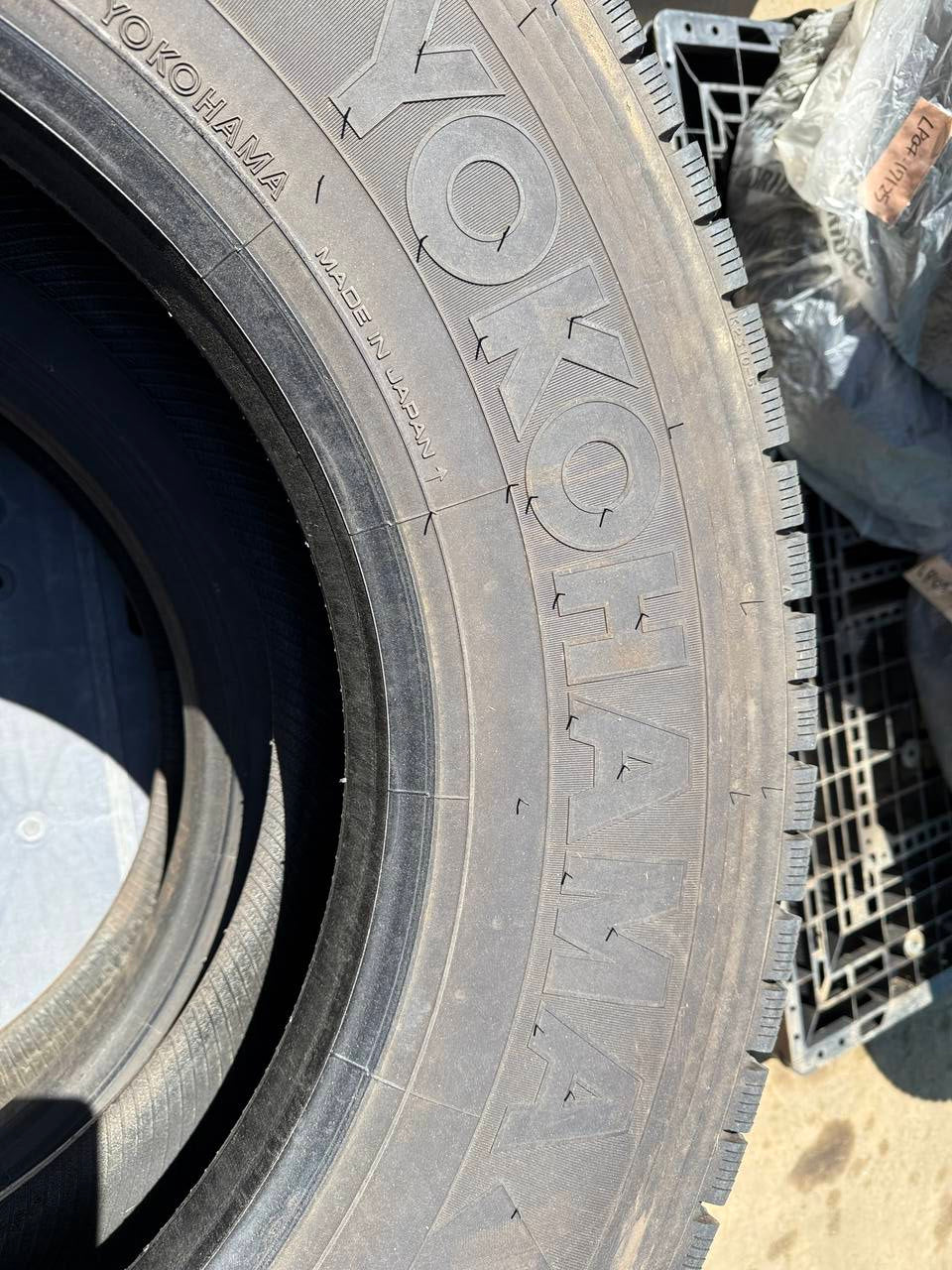 (棚卸まとめ売り)タイヤ 2本 Yokohama ZEN 902ZE 11R22.5(中古)