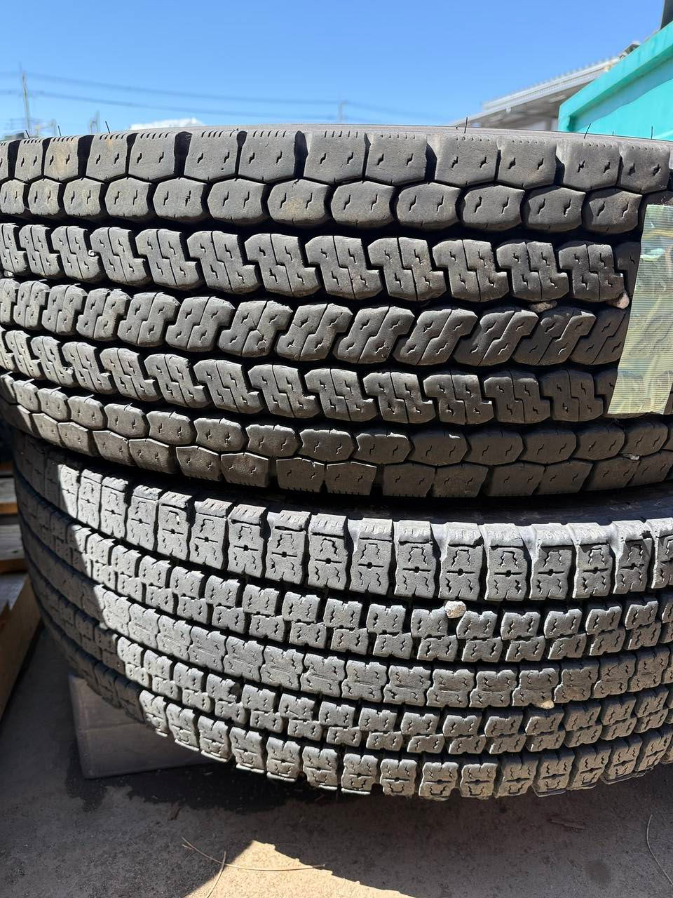 (棚卸まとめ売り)タイヤ 2本 Yokohama ZEN 902ZE 11R22.5(中古)
