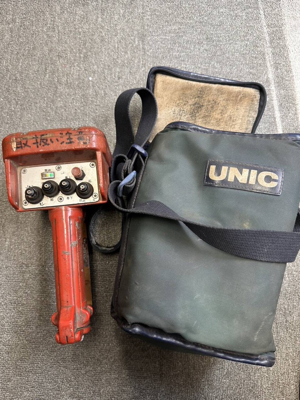 ラジコン 送信機のみ カバー付き UNIC RC-30R-3 【通電:確認済み】(中古)