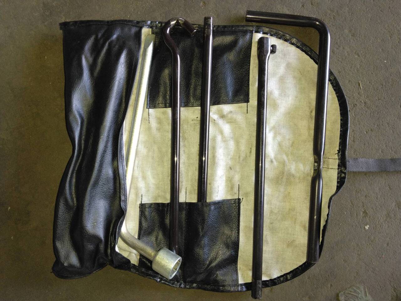 ジャッキ 工具付き(中古)