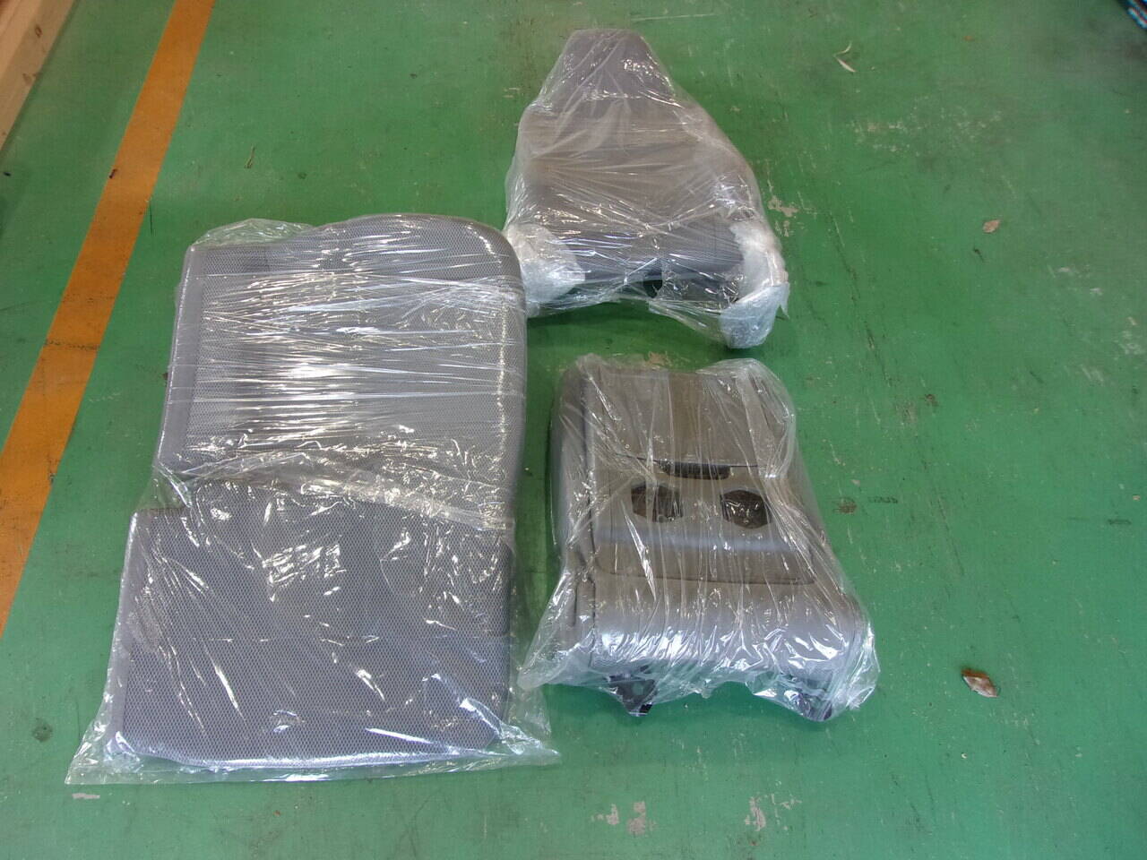 座席セット ハイエース KR-KDH225Kから取り外しました (中古)