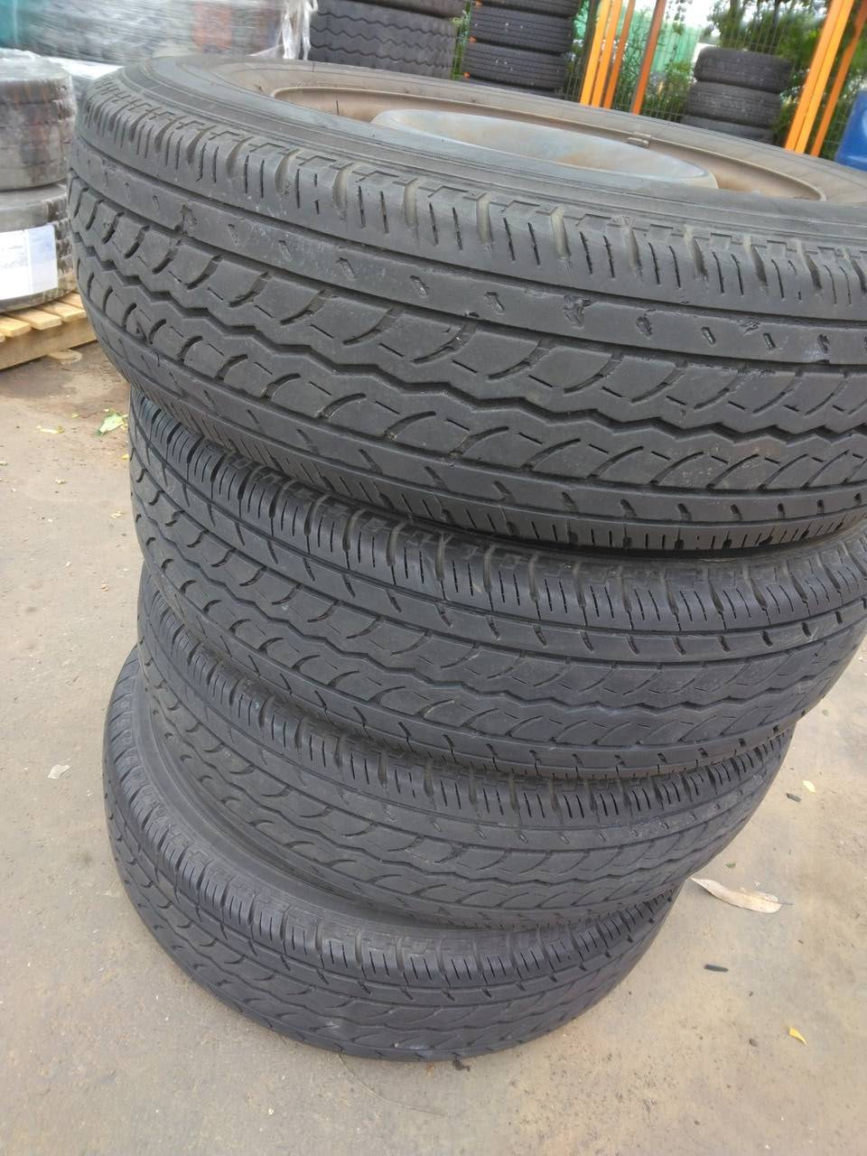 (棚卸まとめ売り)タイヤ 4本 【yokohama】【195/80R15】(中古)