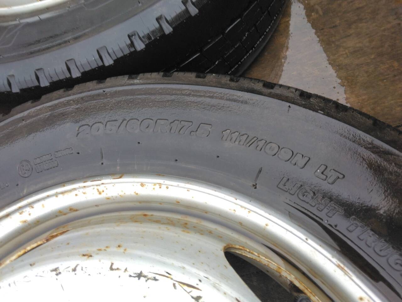 (棚卸まとめ売り)スタッドレスタイヤ 6本 GOODYEAR 205/60R17.5 (中古)