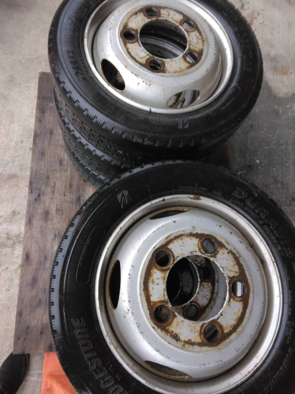 (棚卸まとめ売り)スタッドレスタイヤ 6本 GOODYEAR 205/60R17.5 (中古)