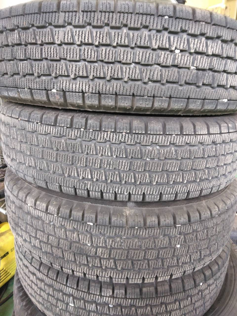 (棚卸まとめ売り)スタッドレスタイヤ 4本【145R12LT】【BRIDGESTONE】(中古)