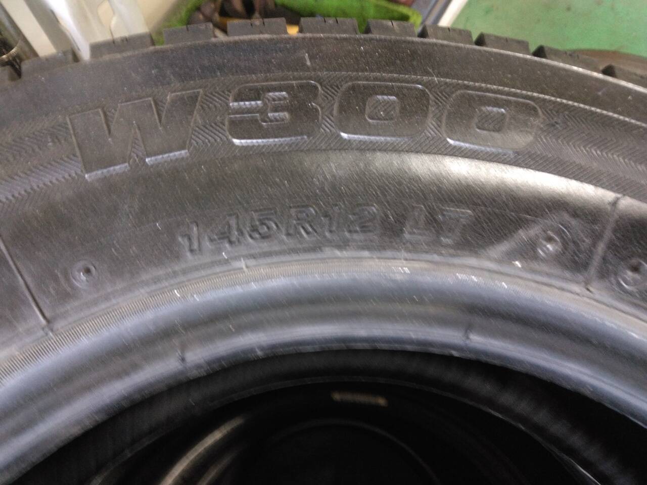 (棚卸まとめ売り)スタッドレスタイヤ 4本【145R12LT】【BRIDGESTONE】(中古)