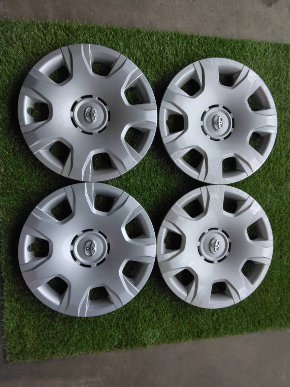 ホイールキャップ 【トヨタ】【ハイエース】で使用(中古)