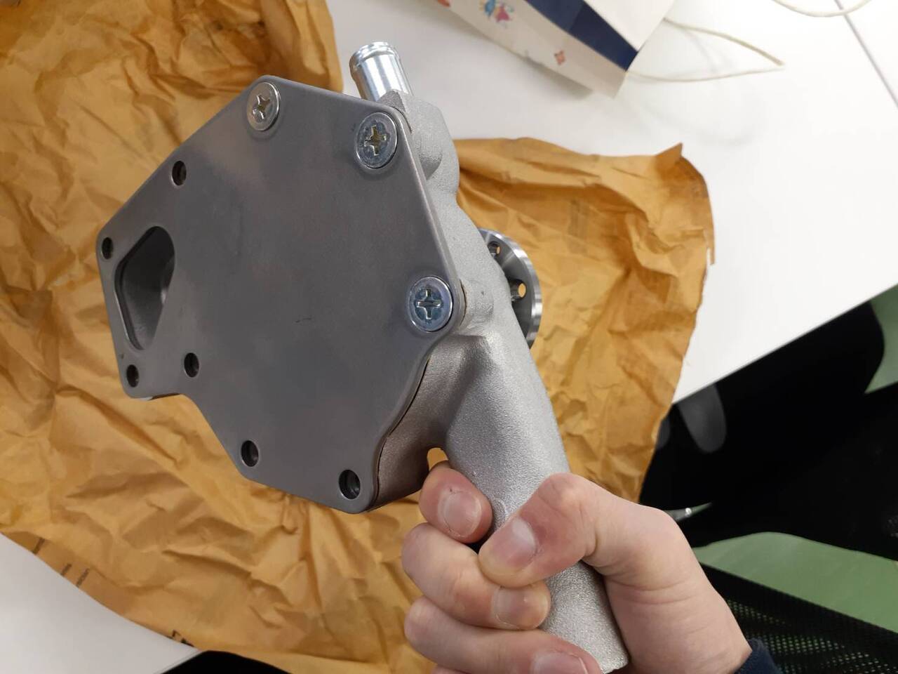 ウォーターポンプ 部品 ID22 (中古)