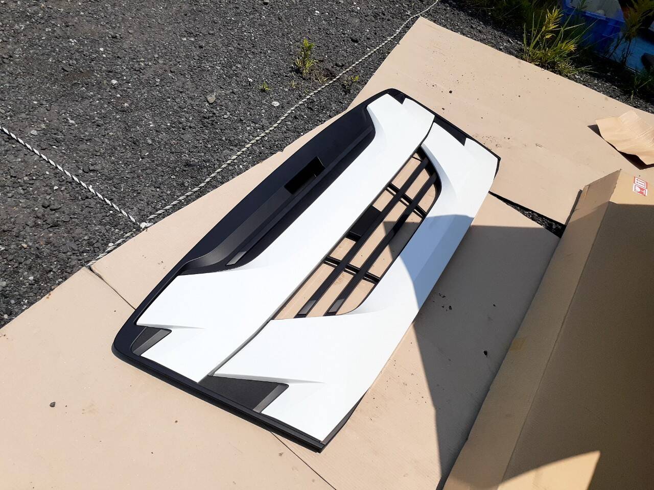 ラジエターグリル いすゞ ギガ (未使用)