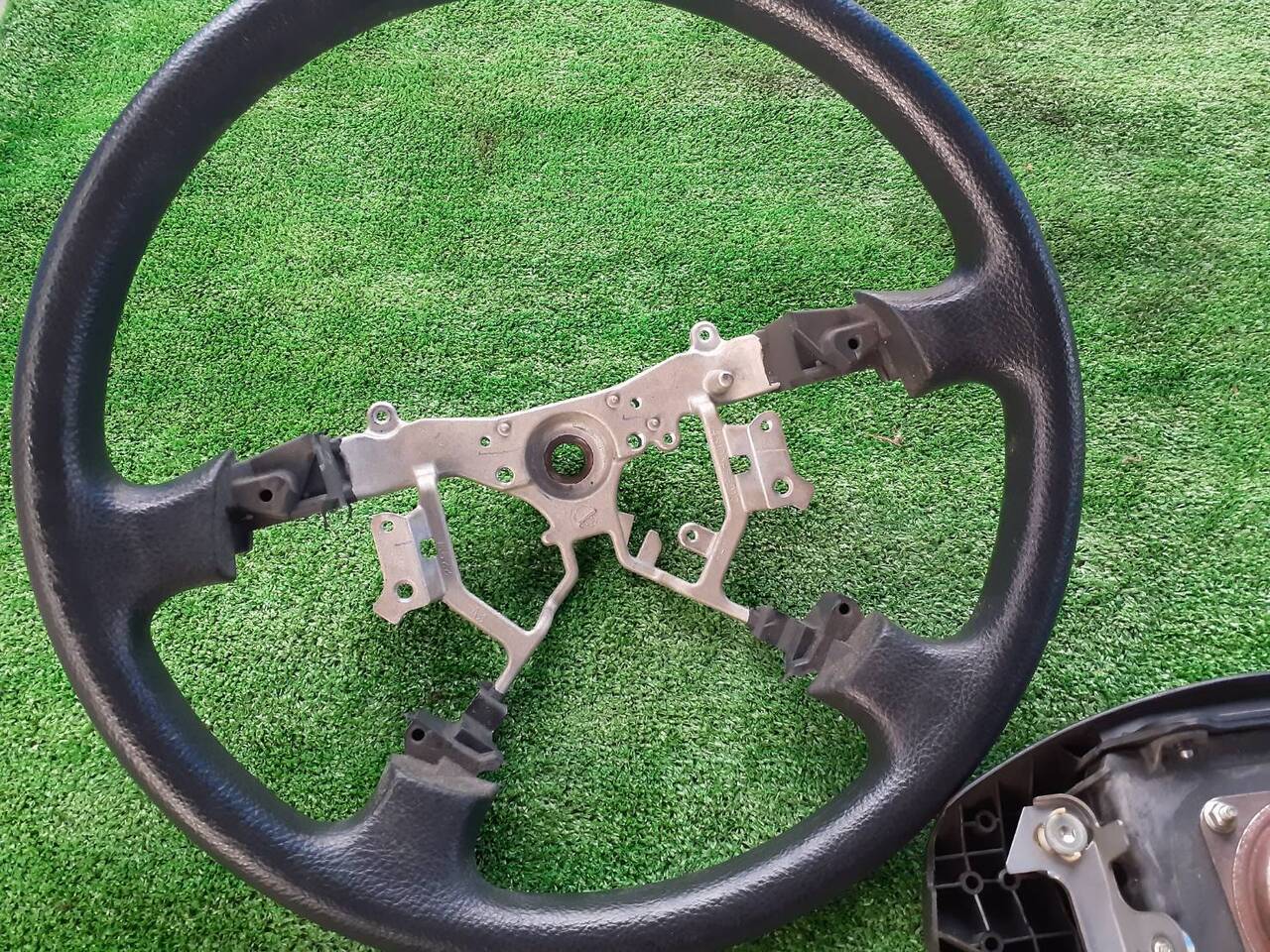 ステアリング トヨタ ハイエース(ADF-KDH201V) (中古)