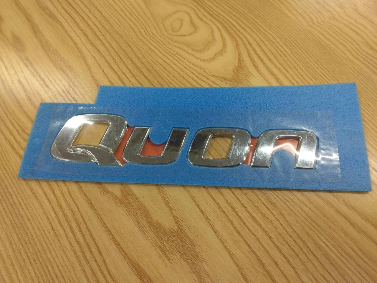 エンブレム QUONクオン(中古)