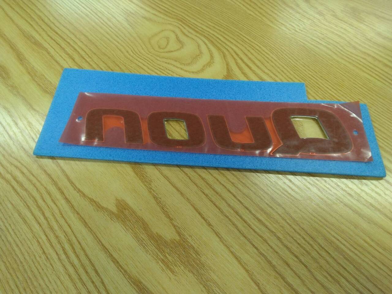 エンブレム QUONクオン(中古)