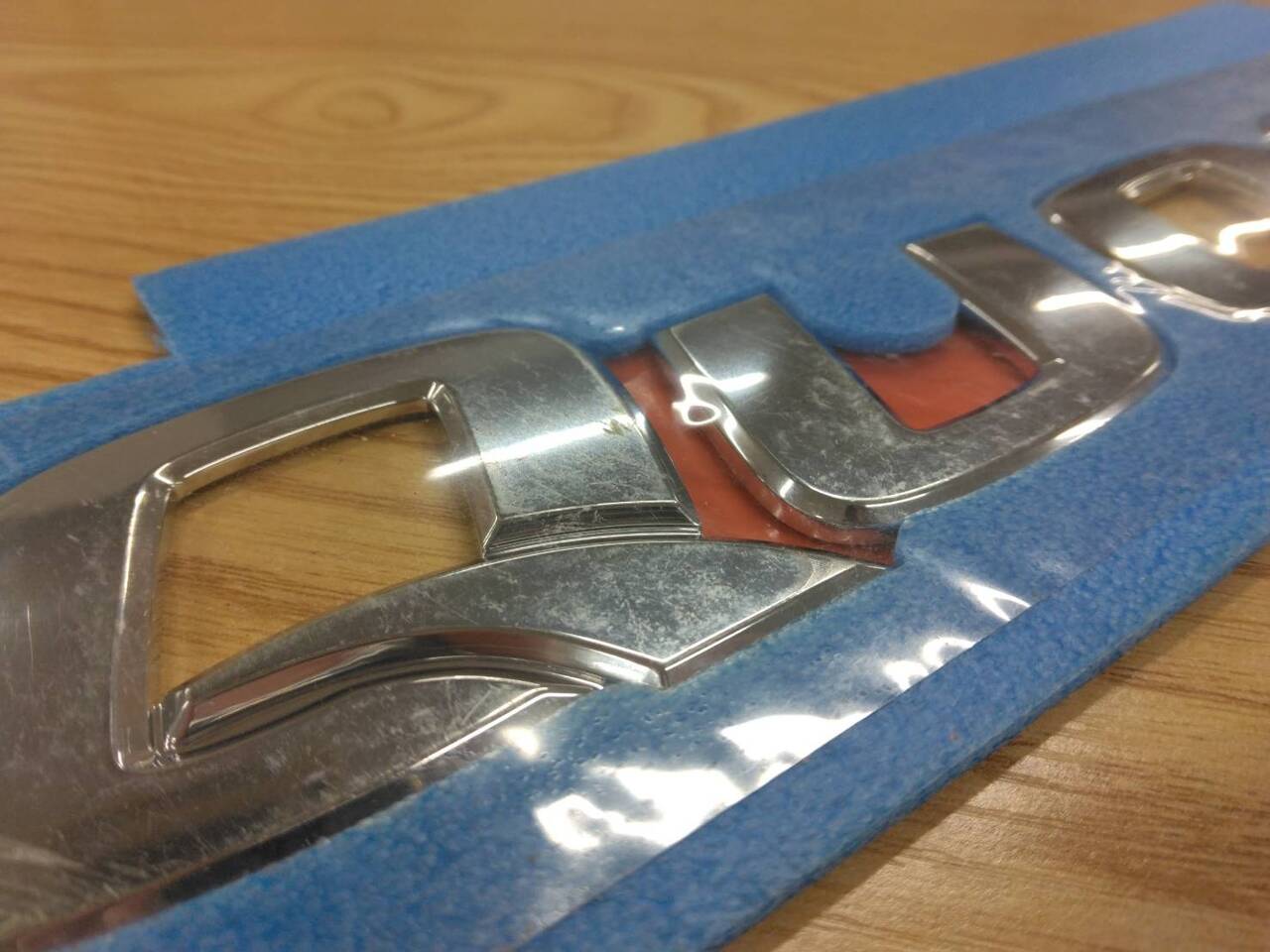 エンブレム QUONクオン(中古)