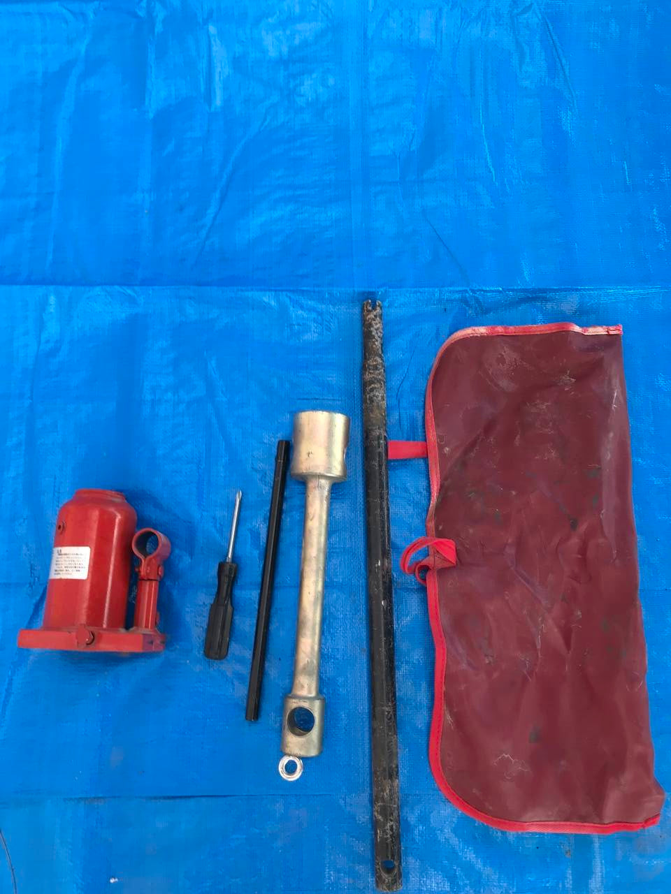 ジャッキ 工具付き HANGZHOU WUHUAN JUNENG MACHINERY B5 4MOT 4トン(中古)