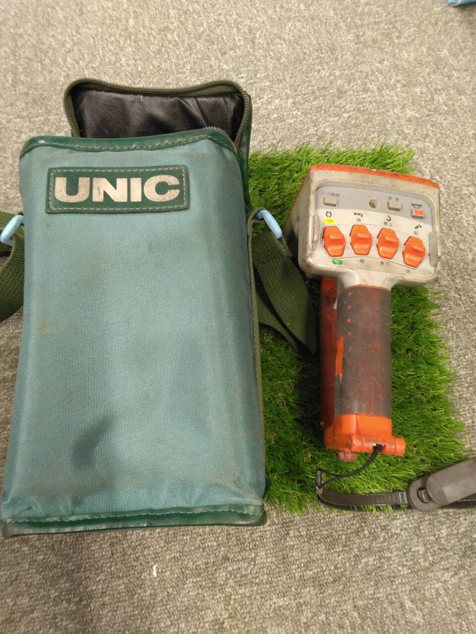 ラジコン 送信機のみ UNIC RC-100T 【通電確認済み】(中古)