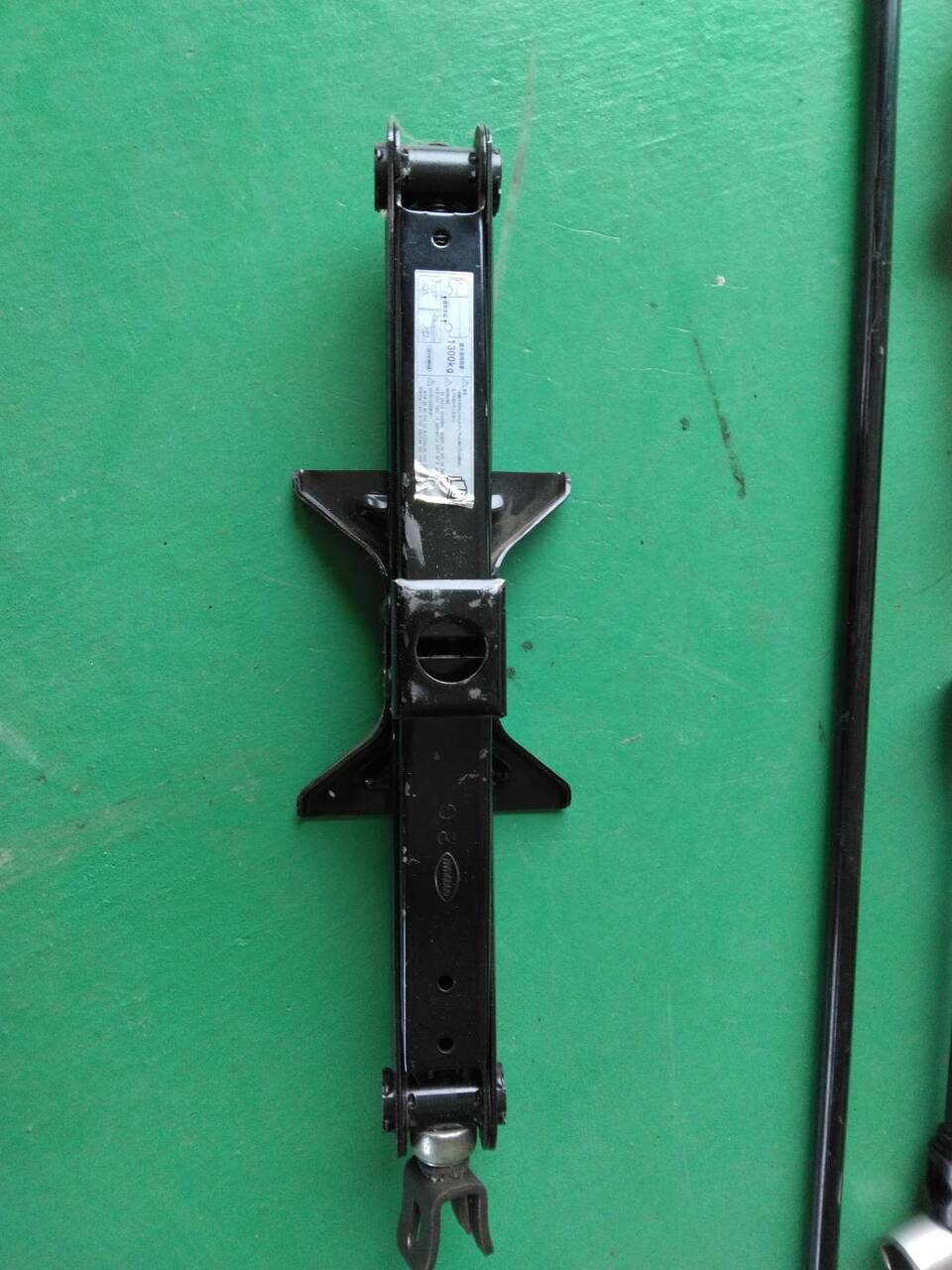 ジャッキ 工具付き 1300KG (中古)