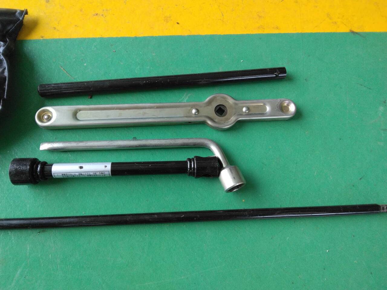 ジャッキ 工具付き 1300KG (中古)