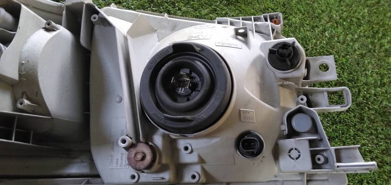 Out of spec: Toyota Hiace left headlight