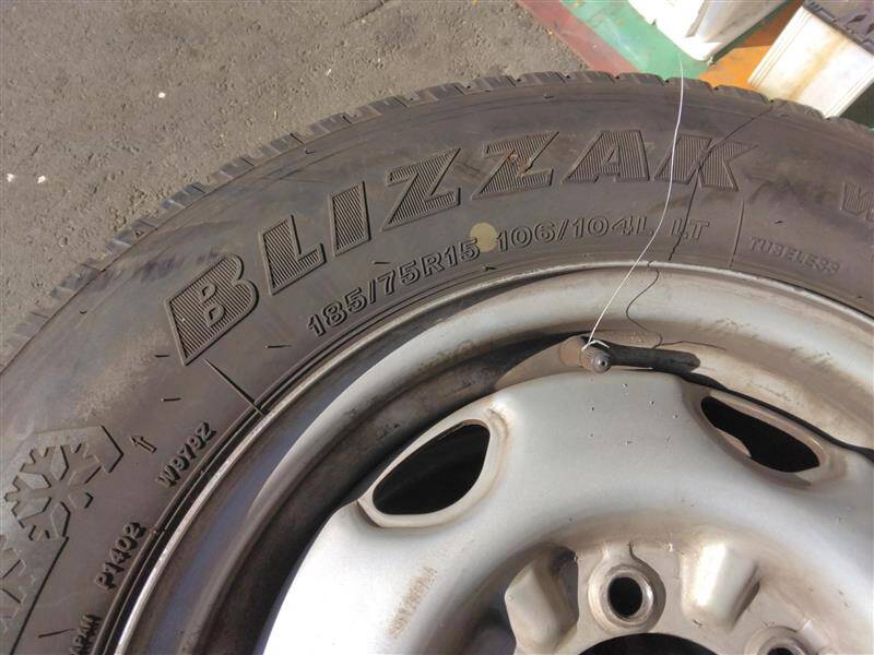 (棚卸まとめ売り)スタッドレスタイヤ 4本【BRIDGESTONE】【185/75R15】(中古)