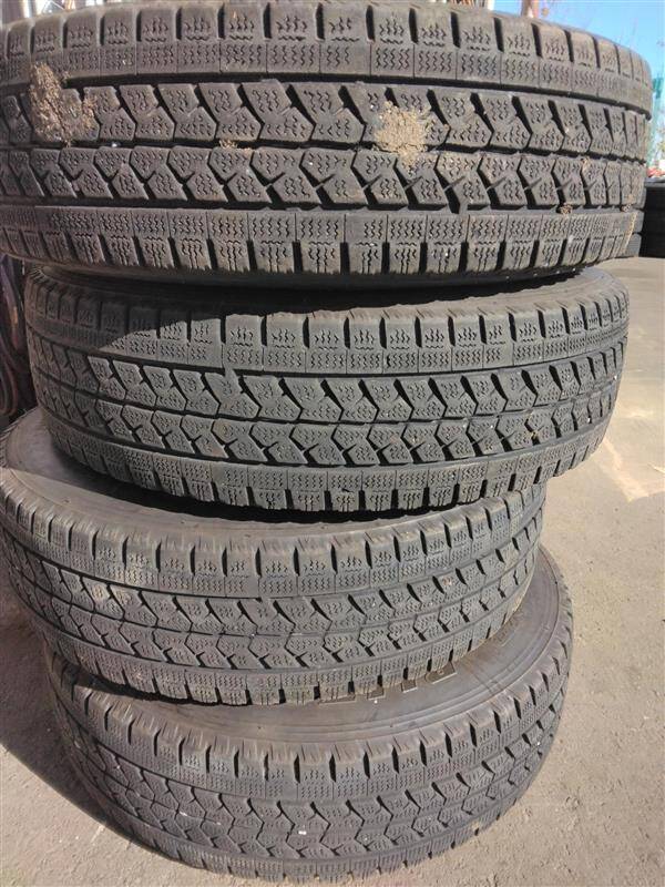 (棚卸まとめ売り)スタッドレスタイヤ 4本【BRIDGESTONE】【185/75R15】(中古)