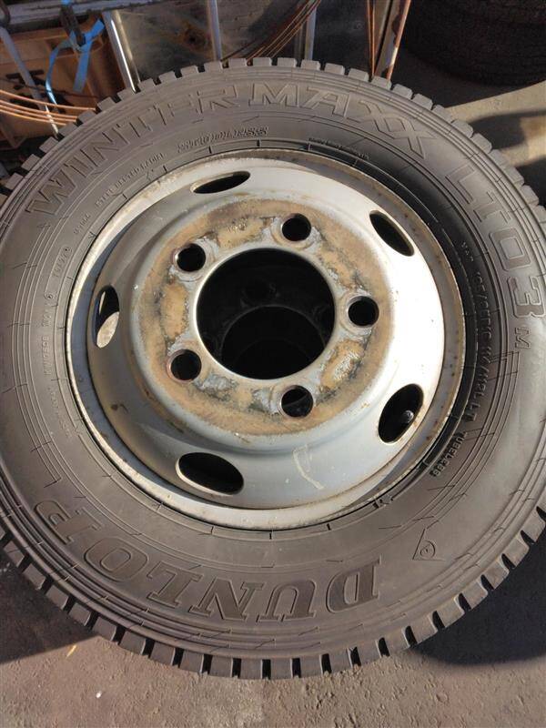 (棚卸まとめ売り)スタッドレスタイヤ 6本 DUNLOP 195/85R16(中古)