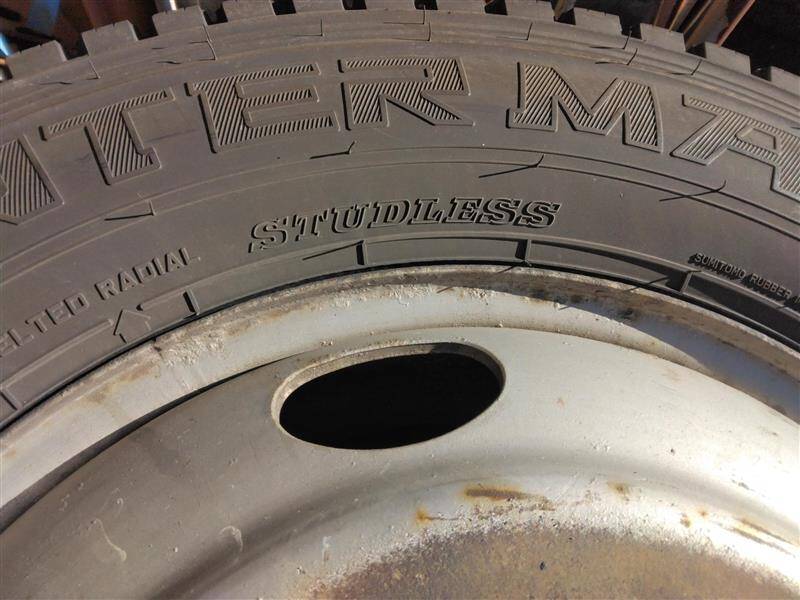 (棚卸まとめ売り)スタッドレスタイヤ 6本 DUNLOP 195/85R16(中古)