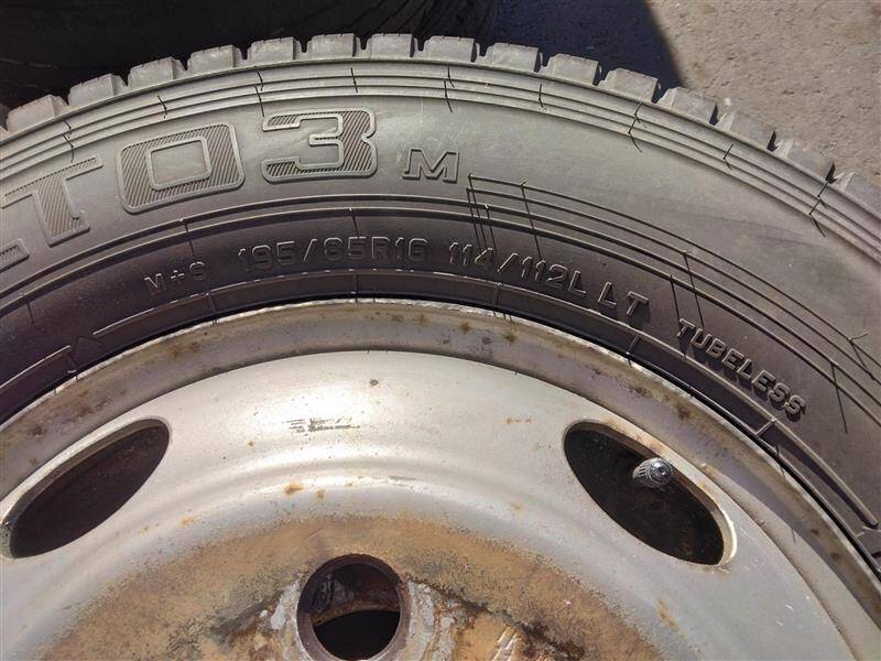 (棚卸まとめ売り)スタッドレスタイヤ 6本 DUNLOP 195/85R16(中古)