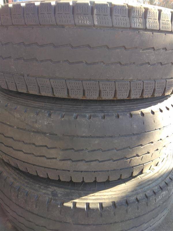 (棚卸まとめ売り)スタッドレスタイヤ 6本 DUNLOP 195/85R16(中古)