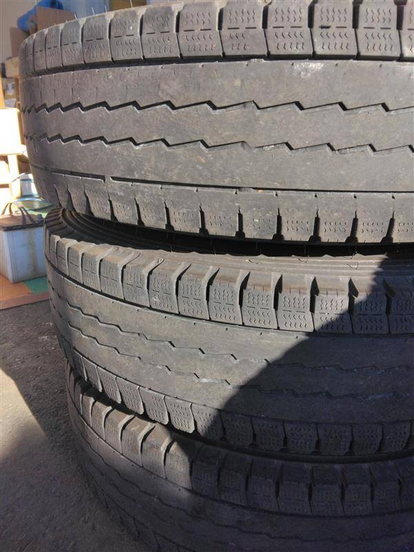 (棚卸まとめ売り)スタッドレスタイヤ 6本 DUNLOP 195/85R16(中古)