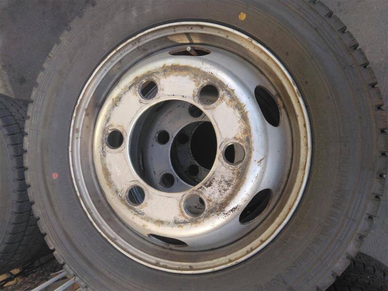 (棚卸まとめ売り)スタッドレスタイヤ 5本 DUNLOP 225/60R17.5(中古)